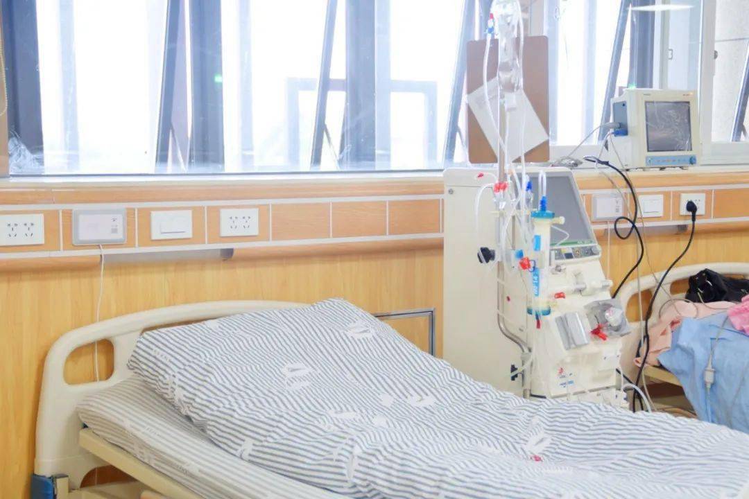 血液透析位共38个,减轻患者对病情的忧虑,创建温馨,舒适宽敞的病房