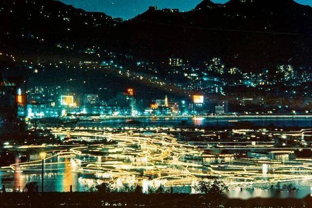 一组1960年代的香港夜景老照片太美了