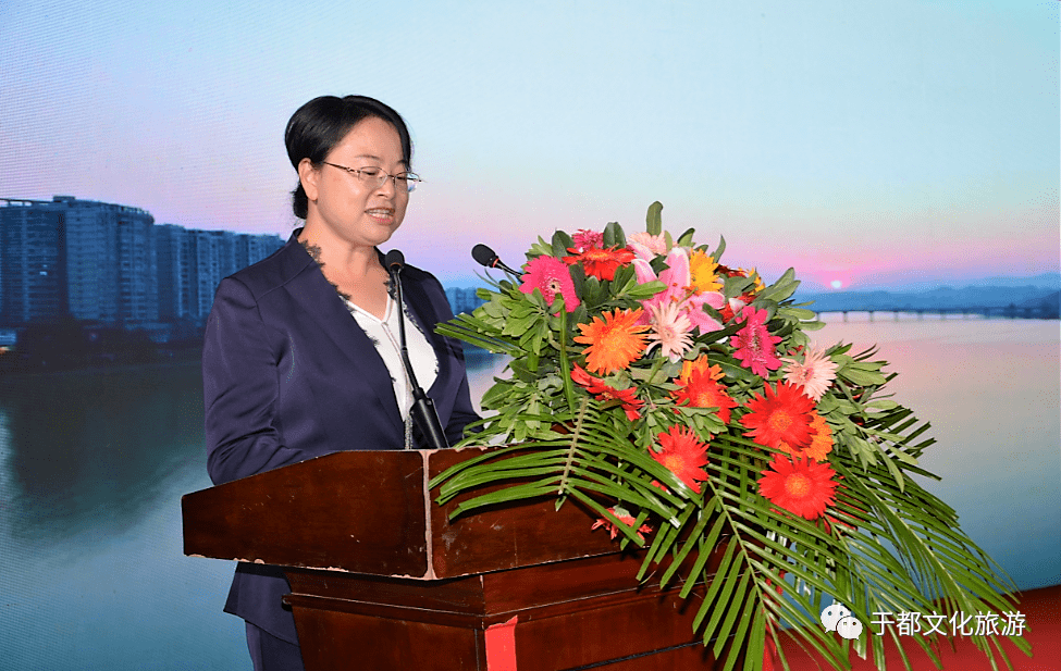 于都县委宣传部副部长陈桂华,于都县文广新旅局局长谢芸华出席活动