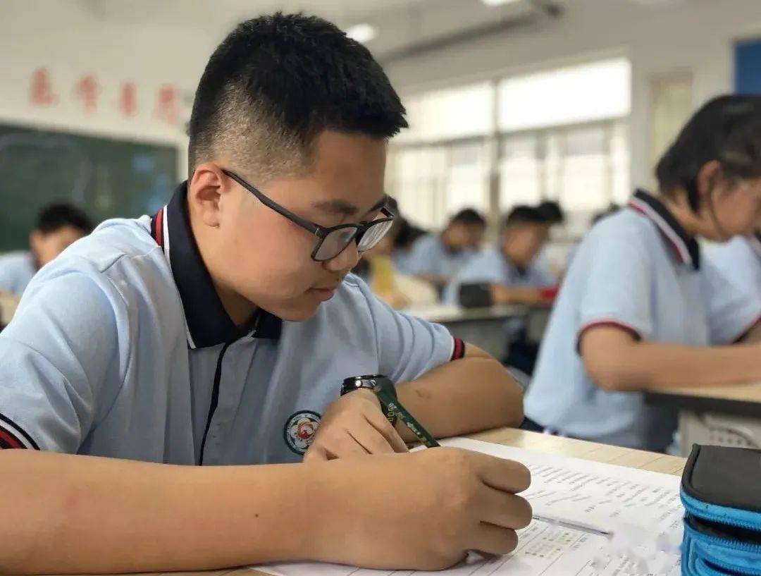 东园新闻优良习惯在我心文明举止我践行泰州二附中举行学生优良习惯