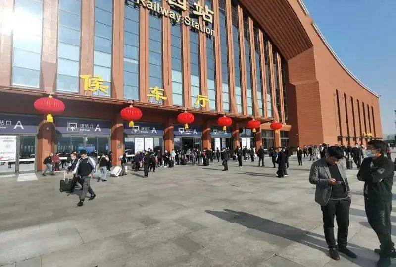 为确保节日期间旅客出行顺畅,哈尔滨局集团公司切实发挥高铁成网运行