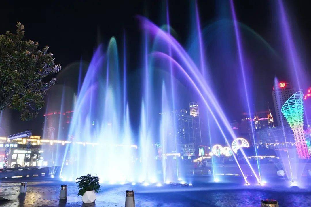 秋日的第一份浪漫天一广场承包了梦幻喷泉首秀梦想市集