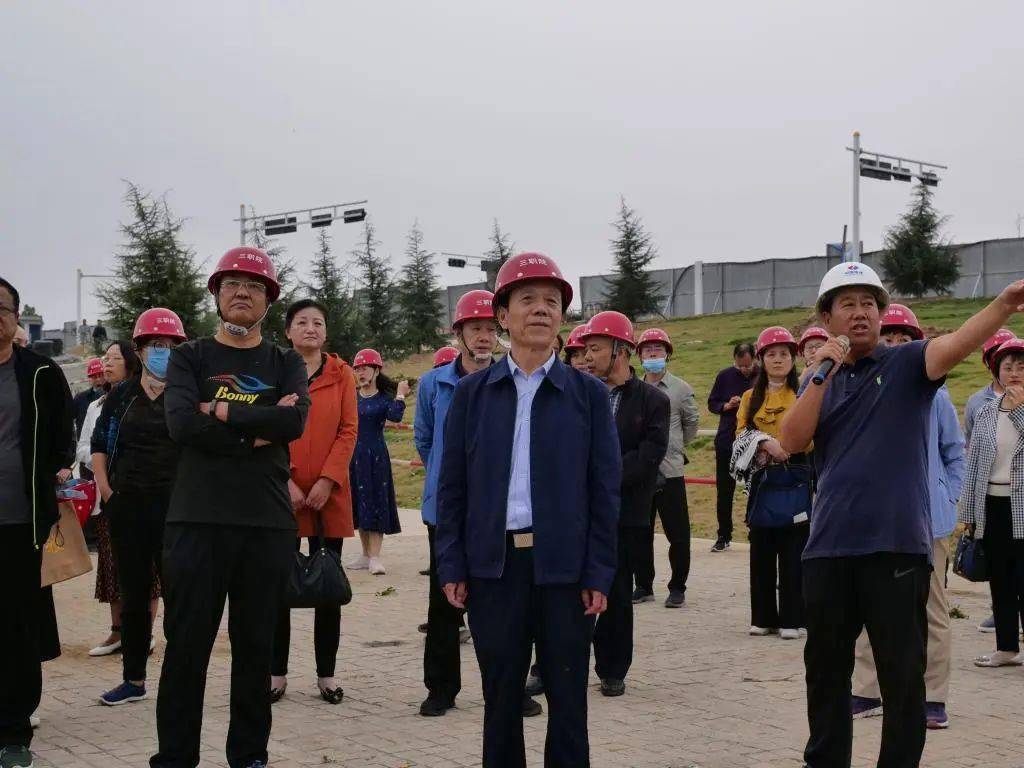 学院领导带领中层干部调研新校区建设情况