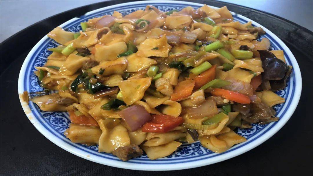 香冻手切洋芋揉揉手撕风干牛肉西馕烤羊腿固原西港航空饭店不妨来尝尝