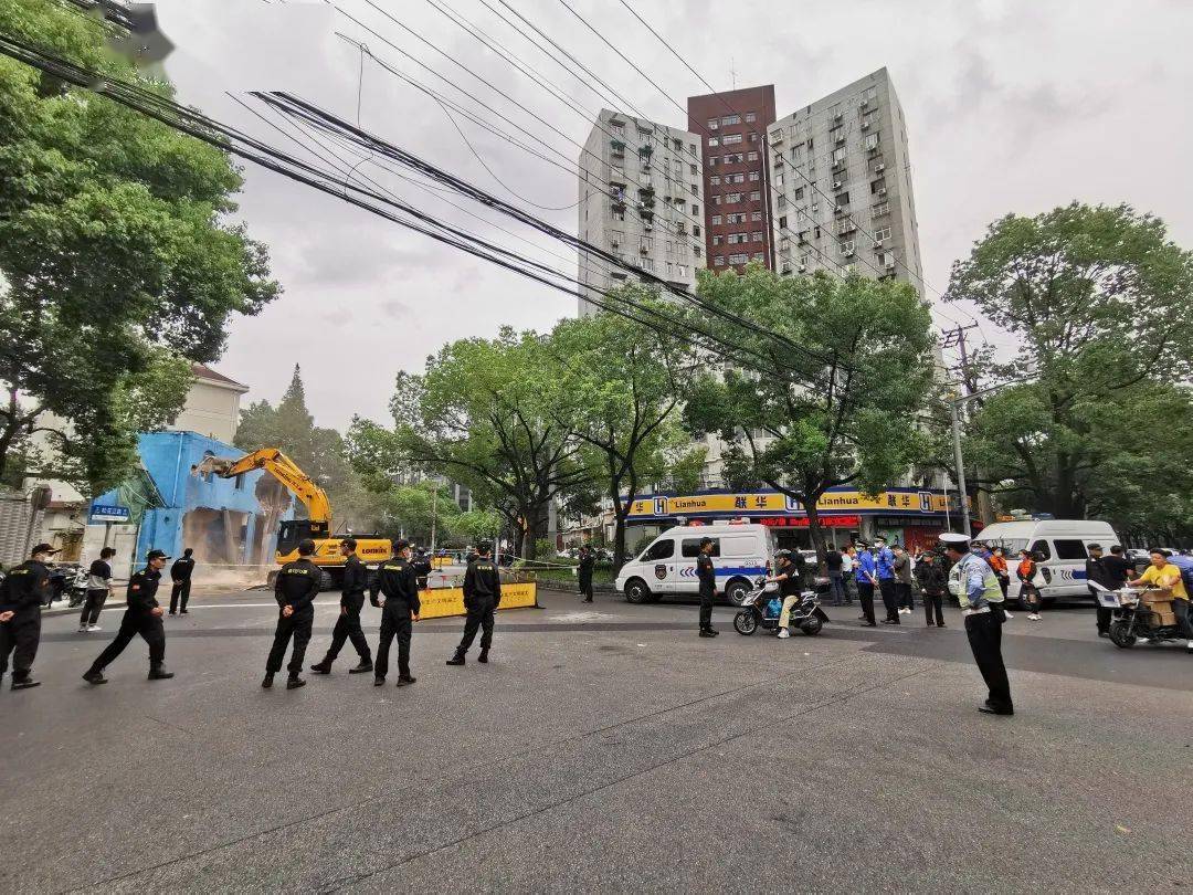 迎难而上,破解难题——曲阳路街道对松花江路2580号废品回收站实施