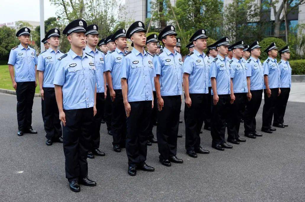 监狱新警察故事蜕变