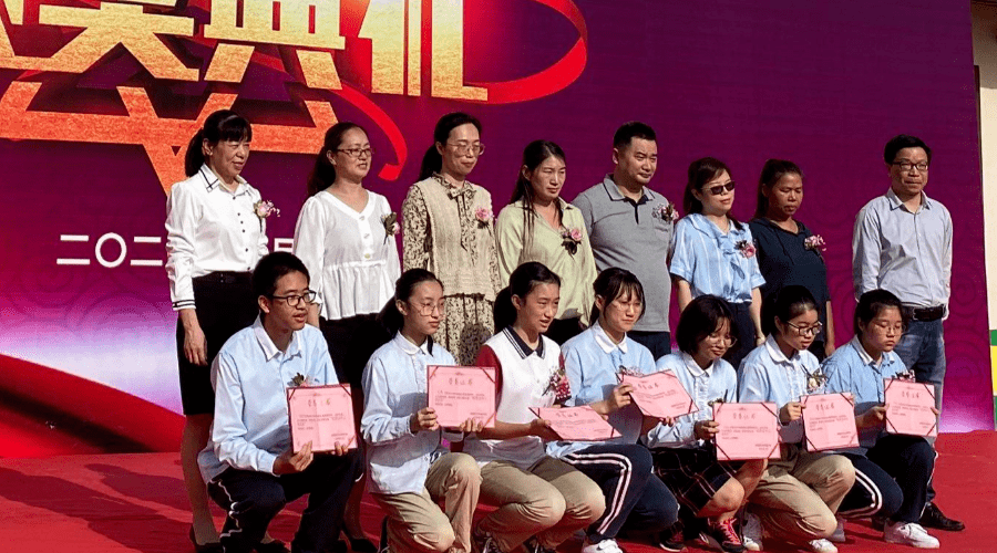 5,古林镇中学教师代表:作为教师,将牢牢记住成长,勤奋,展望三个关键词