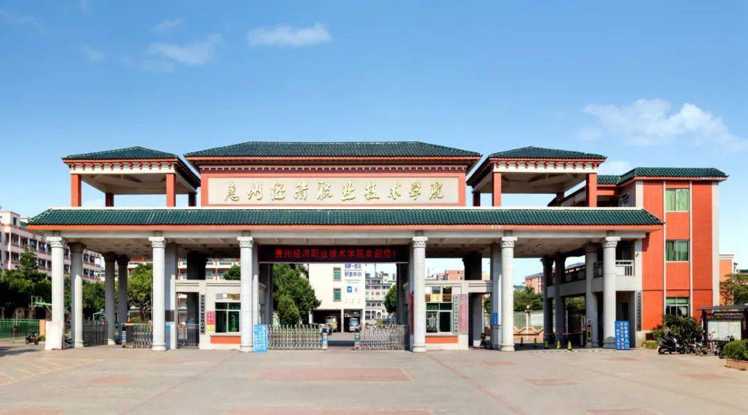 在学校领导的带领和老师的指导下,新闻中心始终凝心聚力,开拓创新