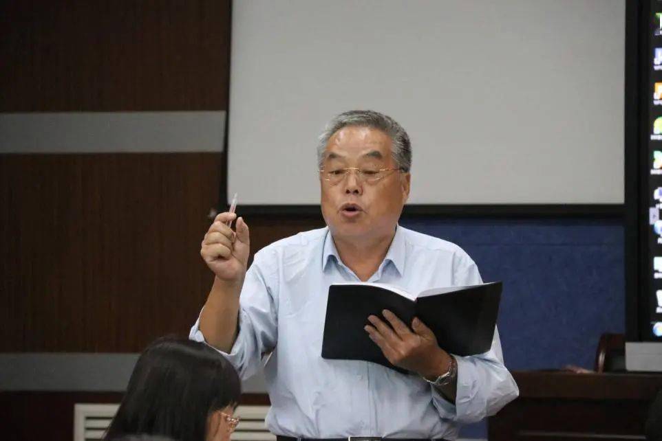 专家引领  立足素养 聚焦课堂  提升品质  ——记