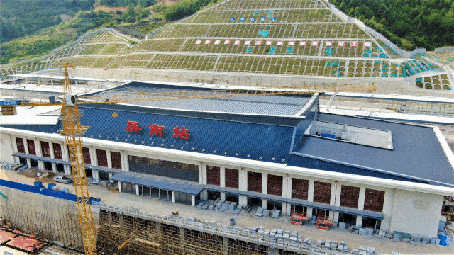 开辟脱贫致富幸福路衢宁铁路正式开通运营