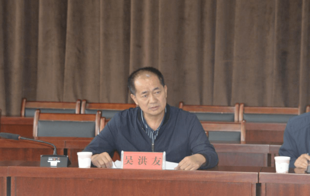 今年5月中旬,丽江市第四届人民代表大会第三次会议召开,市人大代表吴