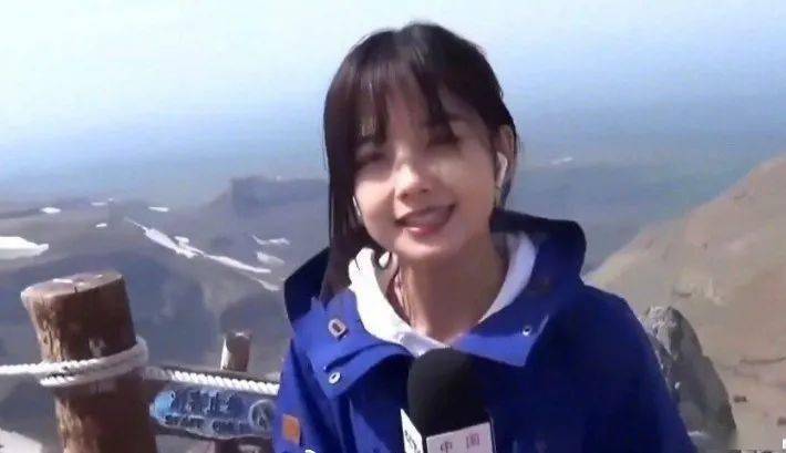 央视最美90后记者爆火有文化的女人到底有多性感