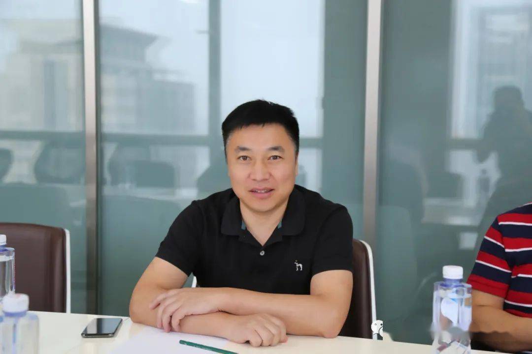 考察预备会,常务副会长兼秘书长张苏,常务副会长靳树根,副会长韩江涛