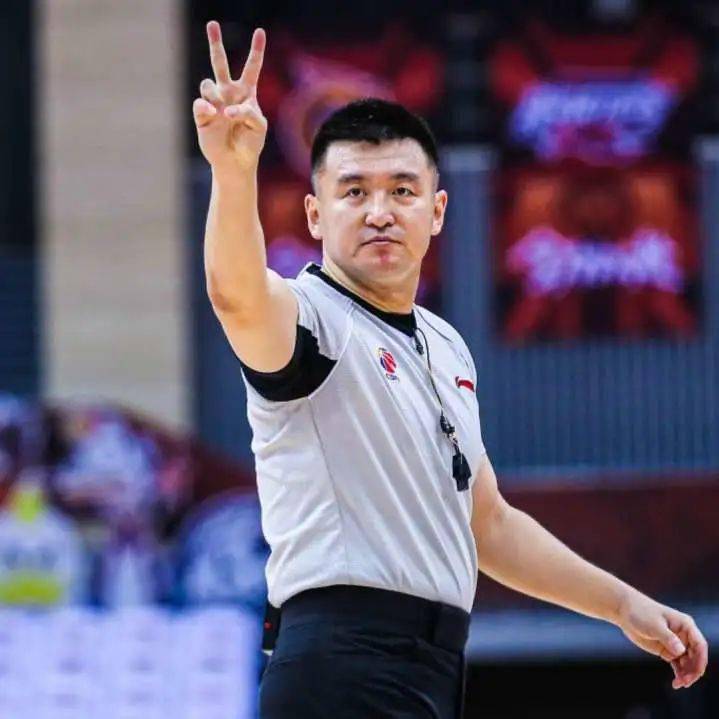 祝贺我协会杨晓光同志荣膺2019-2020赛季cba联赛十佳裁判员