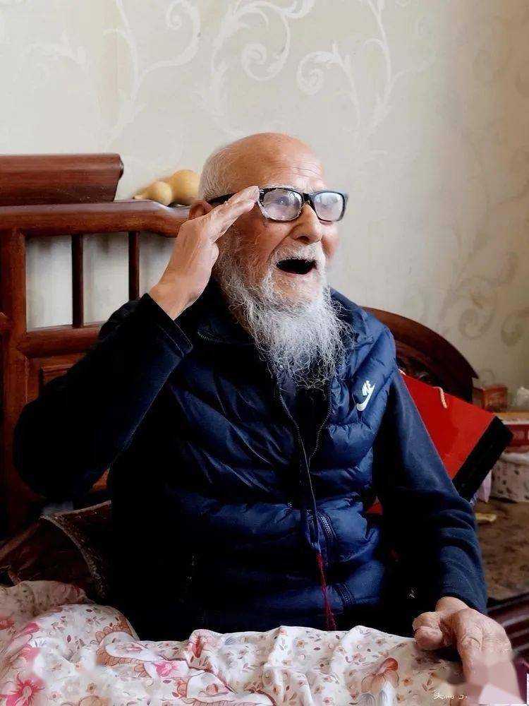 和来自兴平美术馆及三顾书院的爱心书画家们来到南市镇陈良村付振中