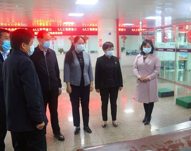 萨尔娜一行在民和客运站实地查看了售票室,安检区,候车厅,发车区等