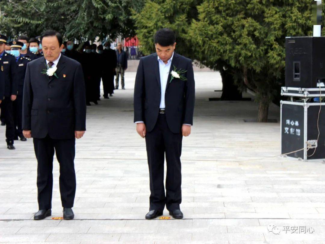 早晨8时30分,同心县烈士陵园庄严肃穆,阵阵秋风寄托着对革命先烈的