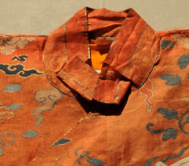 这些古风爆款元素其实就是源自于8年前的孔府旧藏服饰展