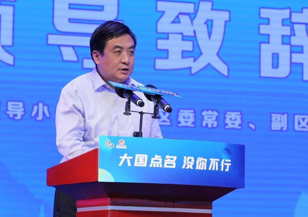 徐汇区人普领导小组组长,区委常委,副区长王宏伟,上海市人普办副主任