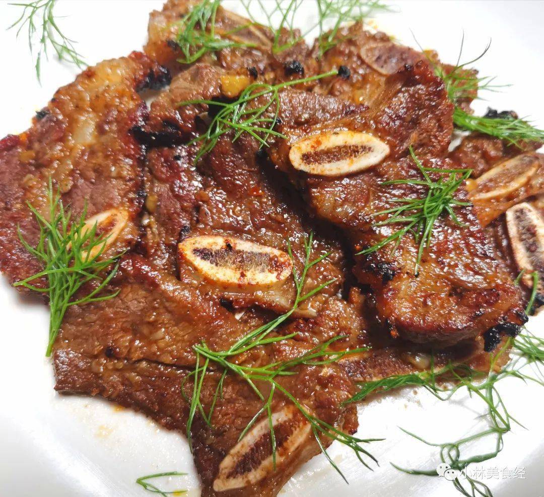 烧烤酱,甜味加蒜味的澳洲谷饲牛仔,按照一块骨头连一片肉的切好自己家