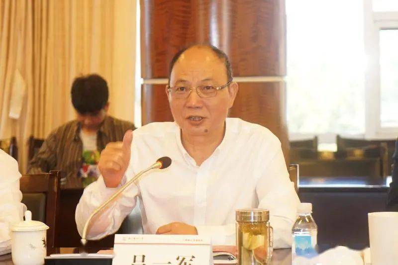 西藏嘉黎县县委副书记县长吾金才塔一行来温医大交流