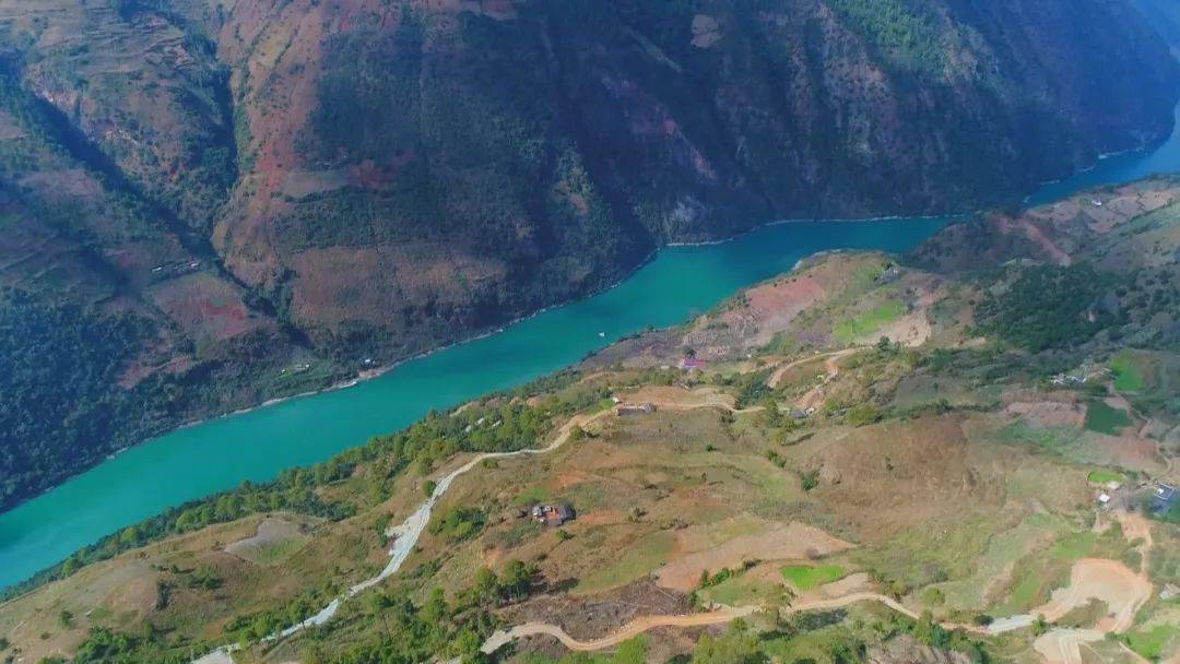 【全面建成小康社会·百城千县万村调研行】巴折村的新面貌