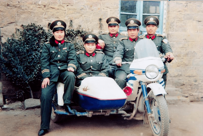 警察80年代照片图片