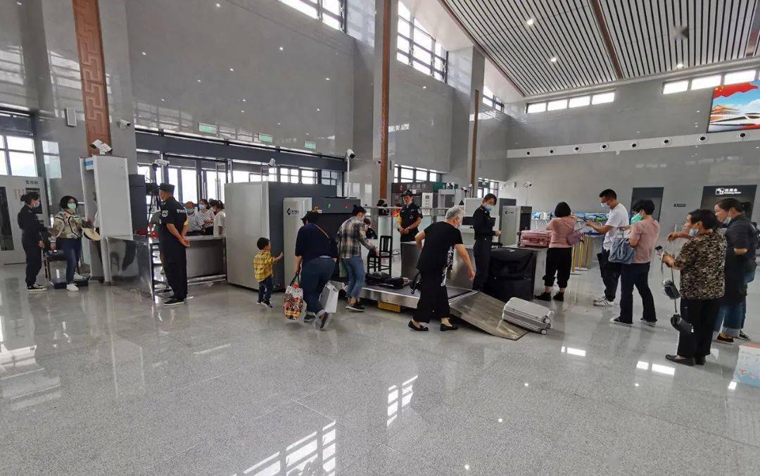 国庆假期新建好的龙游南站人气满满