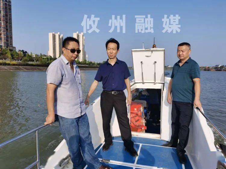 在洣水西街码头,杨正武率县畜牧水产事务中心渔政执法人员等,在巡逻艇
