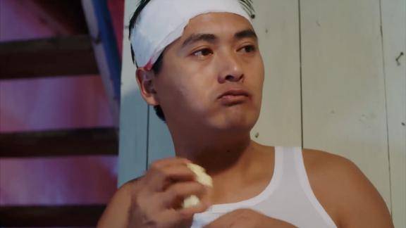 赌神周润发演技真好赌神高进失忆了却保留吃巧克力的习惯