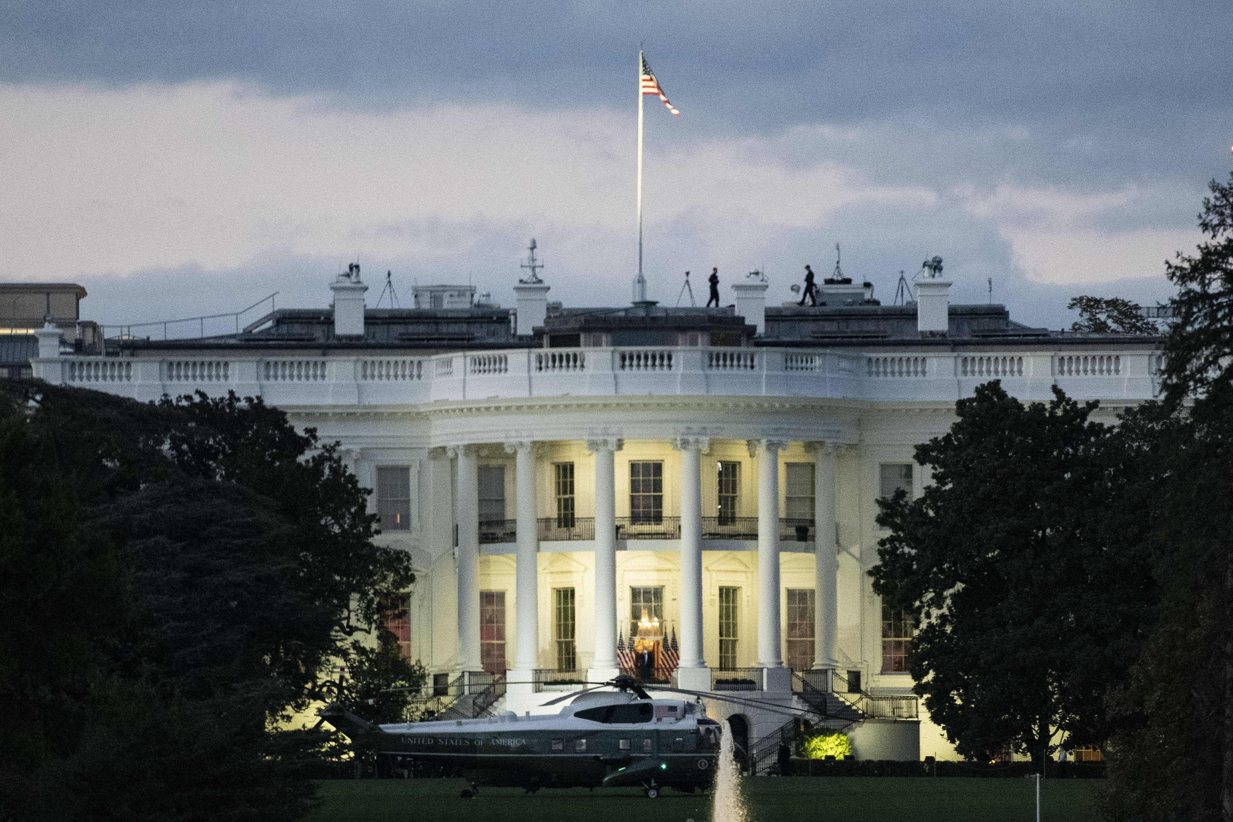 美国总统特朗普出院返回白宫
