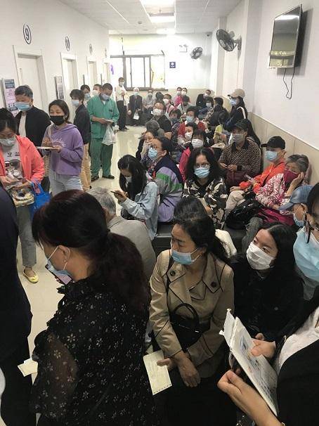 皮肤病医院解后开诊第一天迎来医美诊疗高峰