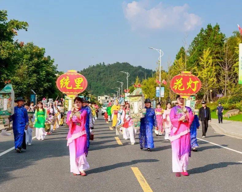 景區和青山廊石頭小鎮——滑翔傘體驗——入住精品民宿——遊覽前門