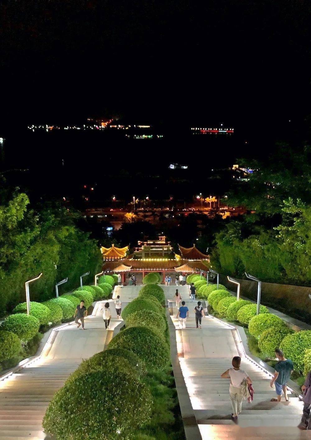 双节假期这些灯光扮靓防城港夜景