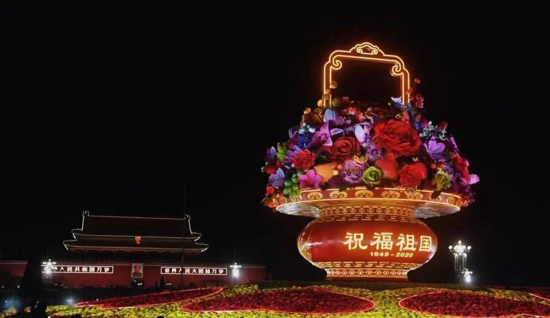 国庆期间,临汾全市各界青少年,纷纷"晒"出自己与国旗的创意合照,高调"