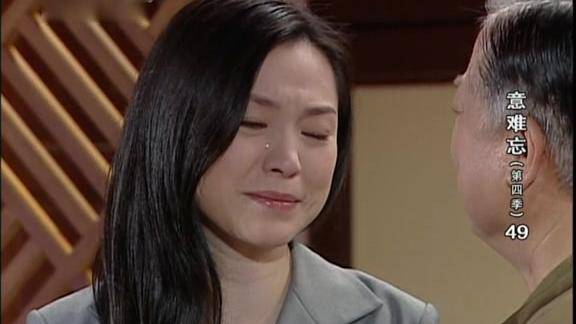 意难忘:丽珠在外面吃尽了苦头,在养父面前哭诉,养父很心疼