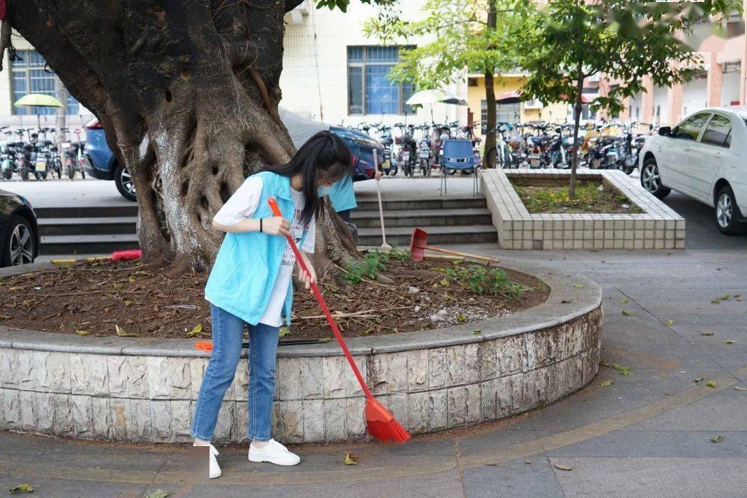 卫生大扫除扫除校园垃圾保持校园美丽