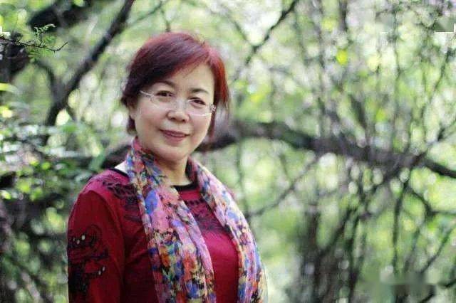 家乡之音代表应邀出席郭建平(武乡人)诗集《暖色调》研讨会