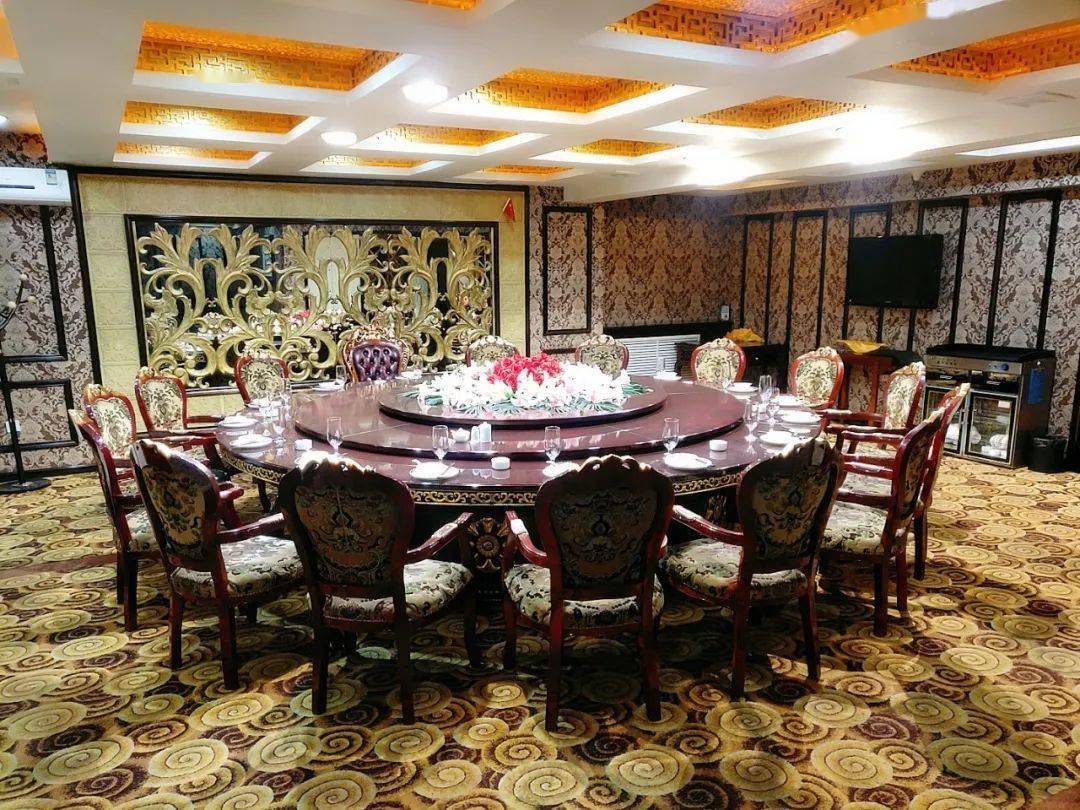 五图上下滑动查看更多陇味轩杂粮面位于凤城大酒店2楼,特色面食有