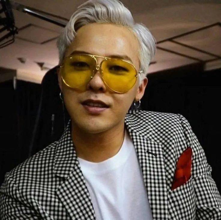 当权志龙带上这款眼镜时候,就知道肯定有活动了