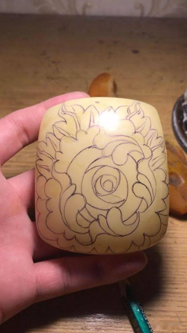 手工雕刻牡丹花的过程简单好学易懂