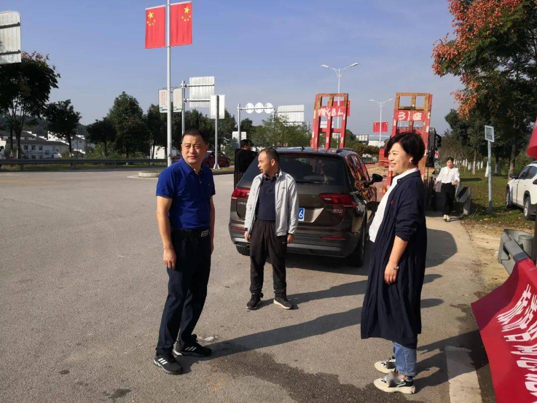 县委书记吴曙,县委副书记,县长吴云飞深入一线看望值勤人员鼓励并指导