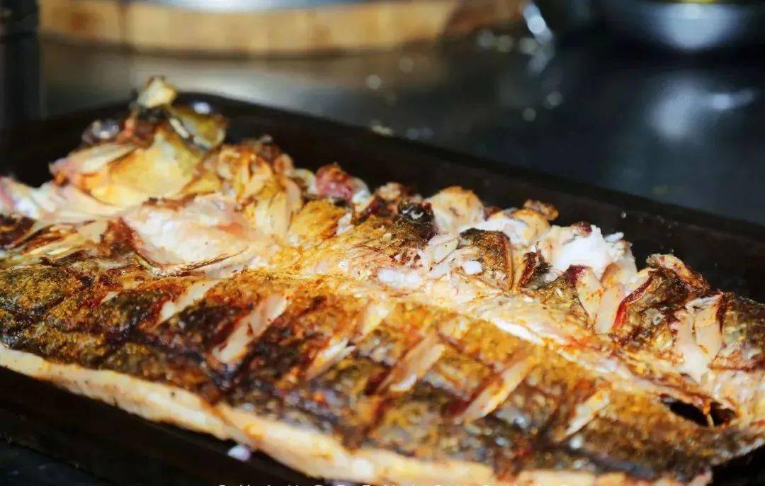 蒜泥等,随着余温的持续,鲜到不行 ~精选鲜活的巴沙鱼,肉质细嫩鲜美,易