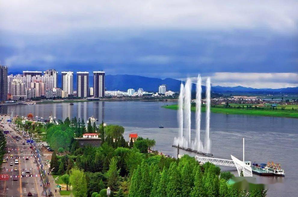 10月18日周日丹东锦江山公园鸭绿江断桥游船一日游