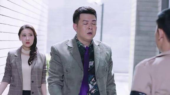 咱家大嫂害得郭娥小产竟还在大街上潇洒刘根柱上去就开打