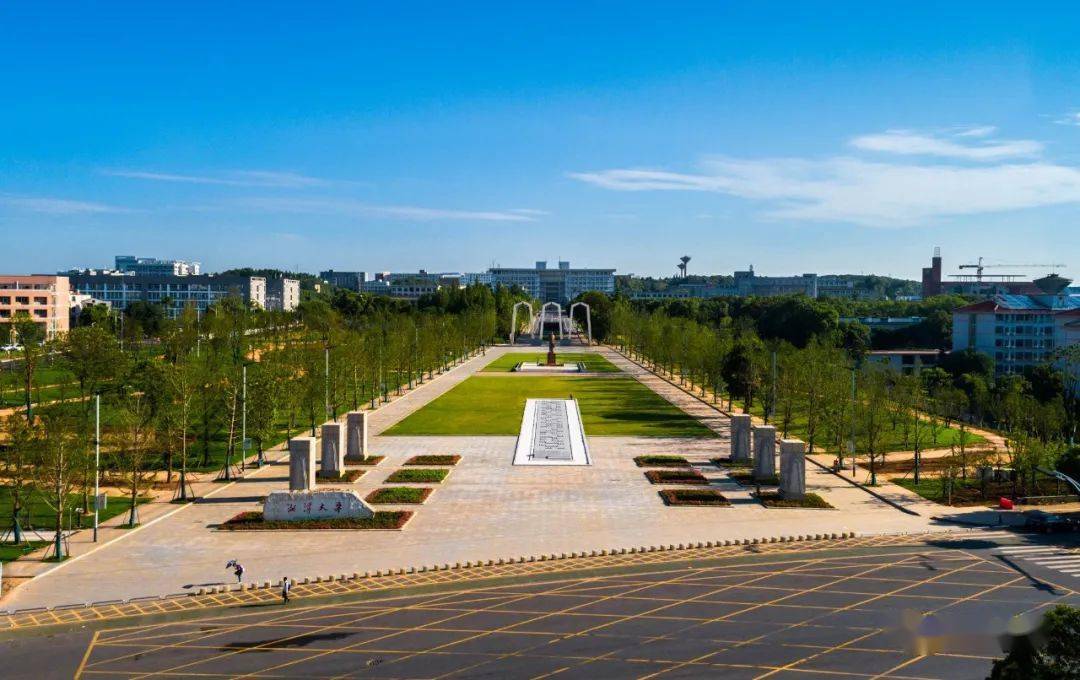 南校门就是一座观景台