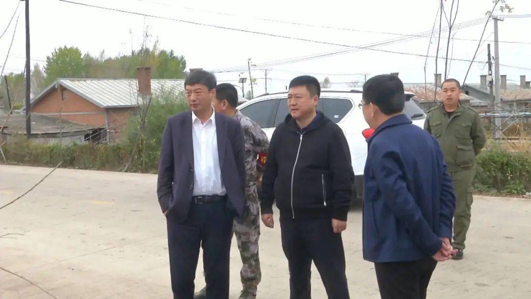 【关注】李立新到双丰林业局公司检查指导道路沿线绿化工作