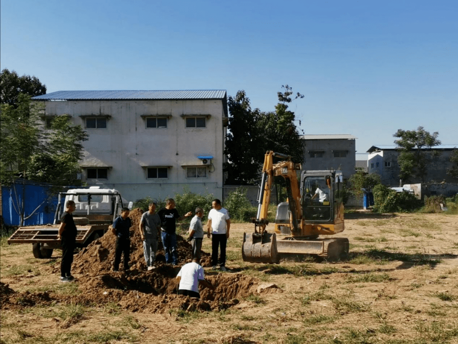 市工信局驻延津县魏邱乡后大柳村工作队与当地乡党委政府及爱心企业