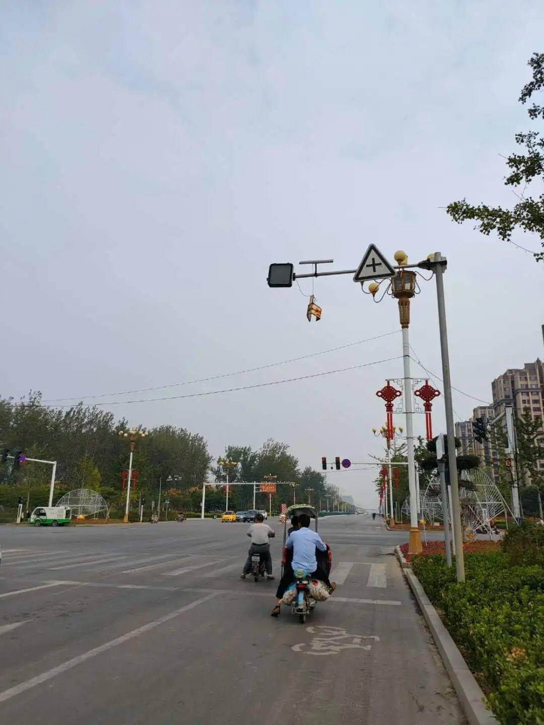 此灯只有一线连拍摄地点:单县君子路与向阳路路口拍摄时间:2020年10月