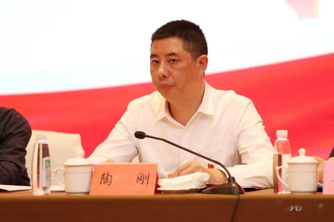 县政府副县长彭波宣读了兴文县浙江流动党员党委,纪委成立文件.